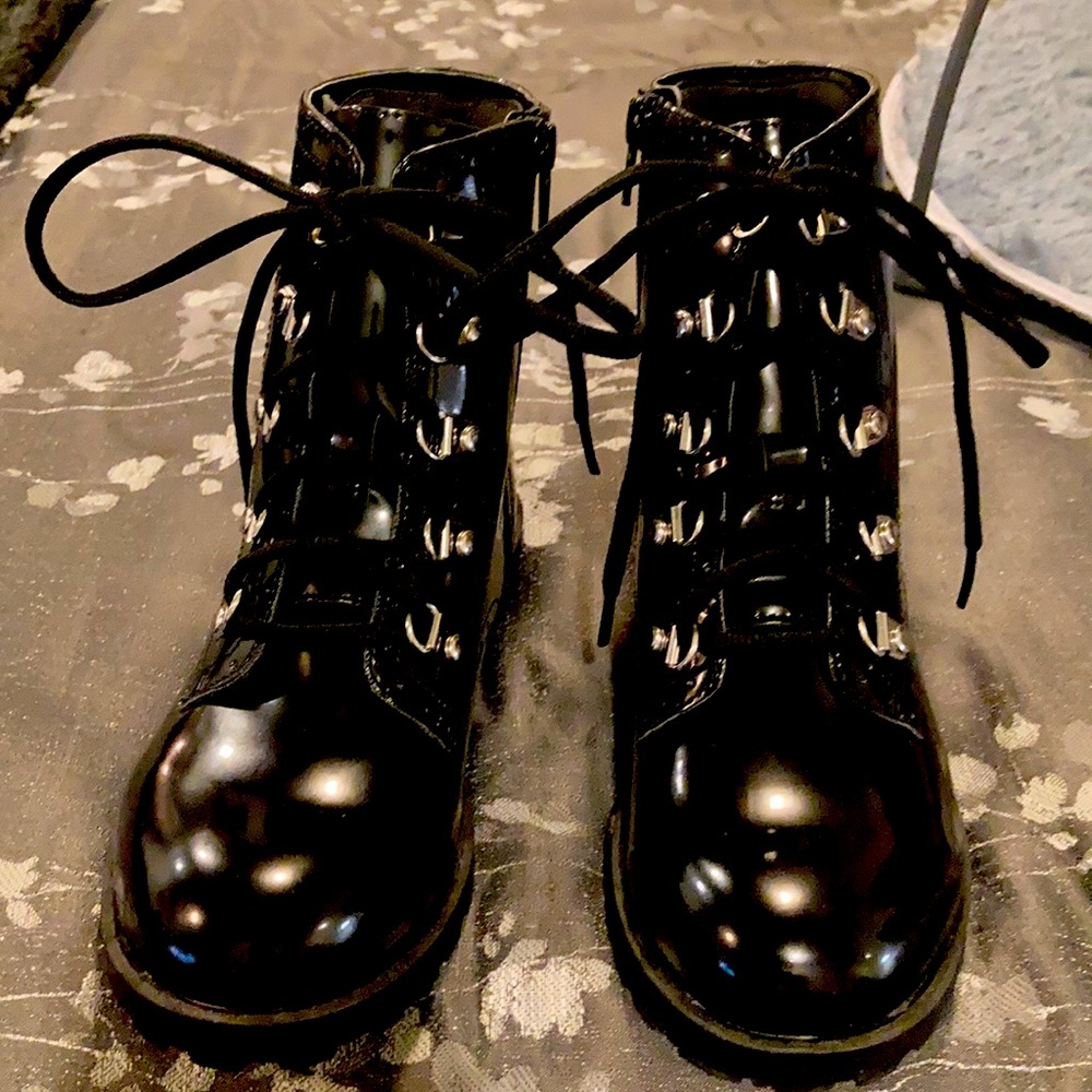 Girls boots